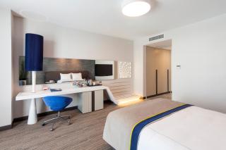 Ramada Hotel & Suites by Wyndham Izmir Kemalpasa - Kemalpaşa - 1