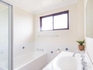 Lakeshore Lodge 11 - 7