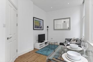 Cosy 1 Bed Apartment next to Liverpool Street Station FREE WIFI By City Stay Aparts London - 1