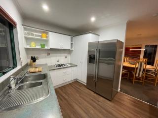 Luxury Home Next to Ocean and Walkway - New Plymouth - 4