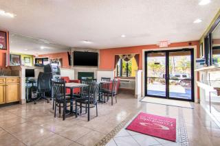 Econo Lodge Atlanta Airport East - Forest Park - 7