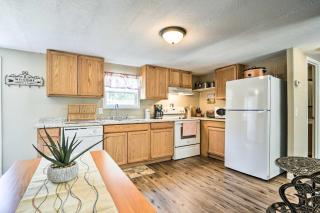 Cozy House with Huge Yard about 16 Mi to Fort Bragg - Lillington - 4