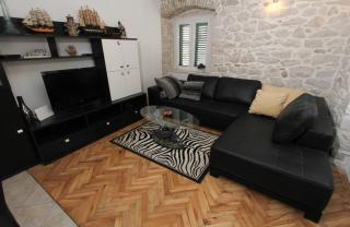 Modern apt in the stone house in the very center - 8