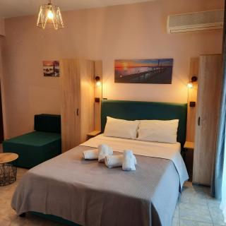 PARADEISOS - 3