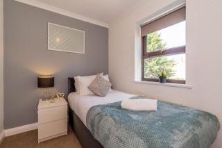 MK City Center House, perfect for FAMILIES, GROUPS, free parking, Desk space managed by CHIQUE PROPERTIES LTD - 8