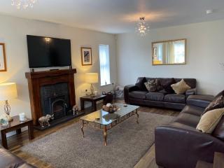 Luxury Portrush Holiday Homes - The Grange, Portrush Sleeps 13 - 6 bedrooms - Portrush - 3