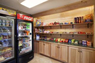 Super 8 by Wyndham Bozeman - 1