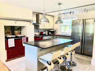 Stunning Estate sleeps 22 private parking & garden - Hailsham - 5