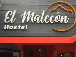 Malecon en calle Techada Hostel - Capilla del Monte - 0