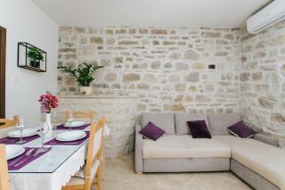 Modern traditional apartment w patio near beach - Kaštela - 2