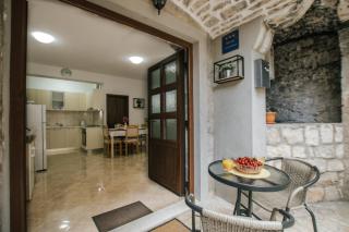 Modern traditional apartment w patio near beach - Kaštela - 9