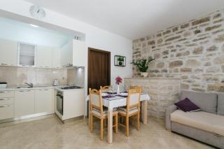 Modern traditional apartment w patio near beach - Kaštela - 6