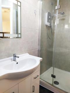 The Beech Flat - Self contained one bedroom flat with parking - 4