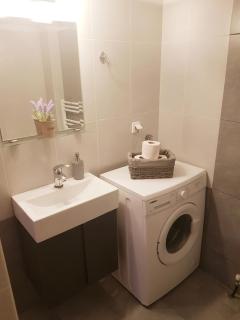 MAGENTA RUBY #DTerra Apartments# FREE PRIVATE PARKING!! - 4