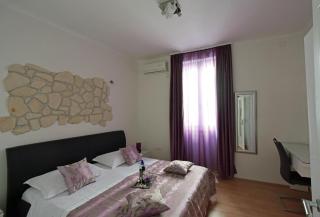 Apartments and rooms with WiFi Split - 18909 - 1
