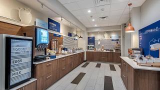 Holiday Inn Express Hotel & Suites Mount Pleasant by IHG - Mount Pleasant - 1