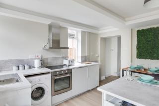 Spacious Three Bedroom House - Free Parking & Wifi - Chelmsford - 7