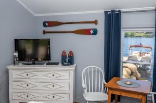 Lighthouse Motel and Cottages - 2