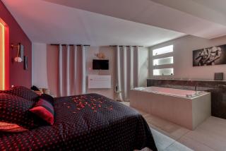 Les Gîtes de Laure - O Lit Divin, Instant de volupté, BALNEO SAUNA, Climatisation, Netflix, 160m de la Cité Médiévale - Carcassonne - 3