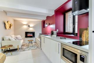 Les Gîtes de Laure - O Lit Divin, Instant de volupté, BALNEO SAUNA, Climatisation, Netflix, 160m de la Cité Médiévale - Carcassonne - 5
