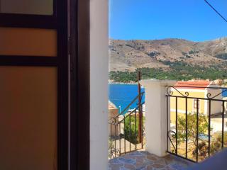 Gompos Apartment - Cozy Apartment next to the sea - Amazing Sea View - Sými - 5