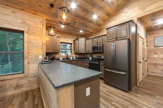 New Freedom Cabin with Large Deck - Sevierville - 3