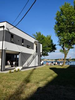 Under the bridge house - 1