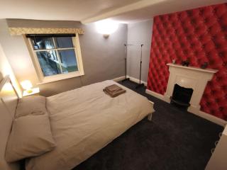 Huge 6-Bed Apartment in Darlington Centre - Darlington - 1