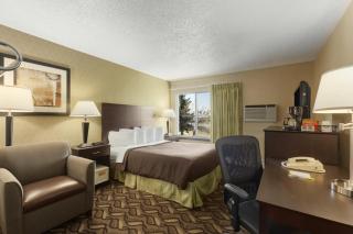 Days Inn by Wyndham Bismarck - Bismarck - 1