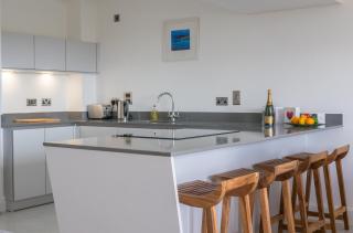 Apartment 3 Waterstone House - Sea Front Apartment, Hot Tub - Tenby - 7