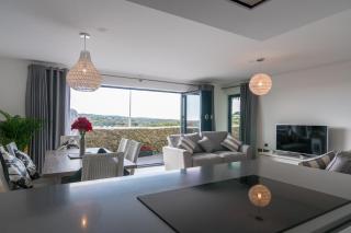 Apartment 3 Waterstone House - Sea Front Apartment, Hot Tub - Tenby - 6
