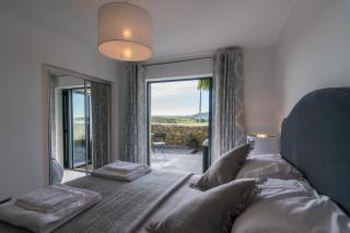 Apartment 3 Waterstone House - Sea Front Apartment, Hot Tub - Tenby - 1