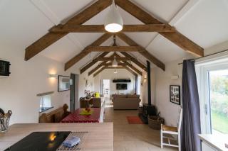 The Dairy - Luxury Cottage, Hot Tub and Summer House, Countryside Views, Pet Friendly - Ludchurch - 4
