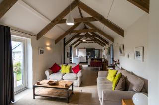 The Dairy - Luxury Cottage, Hot Tub and Summer House, Countryside Views, Pet Friendly - Ludchurch - 3
