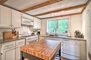 Renovated Farmhouse Less Than 1 Mile to Okemo Mountain! - Ludlow - 3
