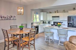 Family Home with Views about 5 Mi to Downtown Asheville! - Asheville - 3