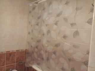Master Bedroom with Attached Washroom near to M.O.E. Metro Station. - Dubái - 3