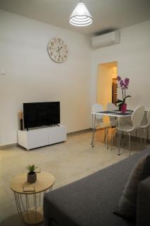 Apartman Gulliver in the center, 10 meters from the sea with private parking in natural shade - 4