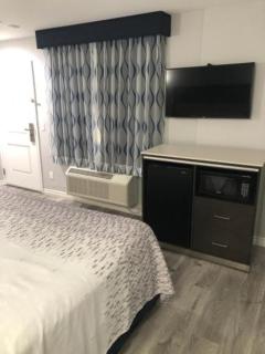 Travelodge Inn & Suites by Wyndham West Covina - West Covina - 6