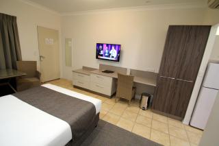 Midlander Motor Inn - 9