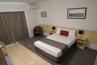 Midlander Motor Inn - 7
