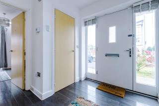 Coop Live Arena & Etihad Stadium 4Bedroom Townhouse with Free Parking - 3