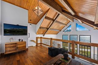 Private End Lakefront Cabin - Two Large Patios, Jacuzzi, Indoor Outdoor Fireplace - 6