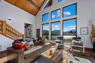 Private End Lakefront Cabin - Two Large Patios, Jacuzzi, Indoor Outdoor Fireplace - 5