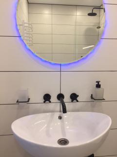 MAKSIM Modern Apartment - 1