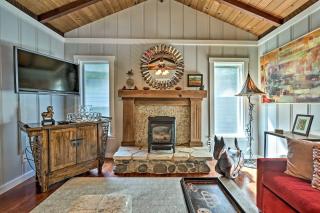 Redwoods Cabin with Hot Tub Walk to Russian River! - Guerneville - 7