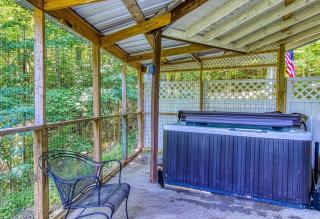 Three Bears Den, Hot Tub, Pool table, Pool Access, 560 FREE tickets each paid day - 0