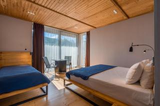 Vache Hotel - 2