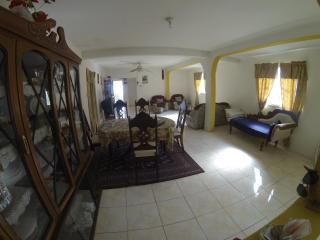 Tina's Guest House - 7