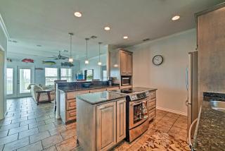 Waterfront Rockport Home with Dock and 3 Kayaks! - Rockport - 2